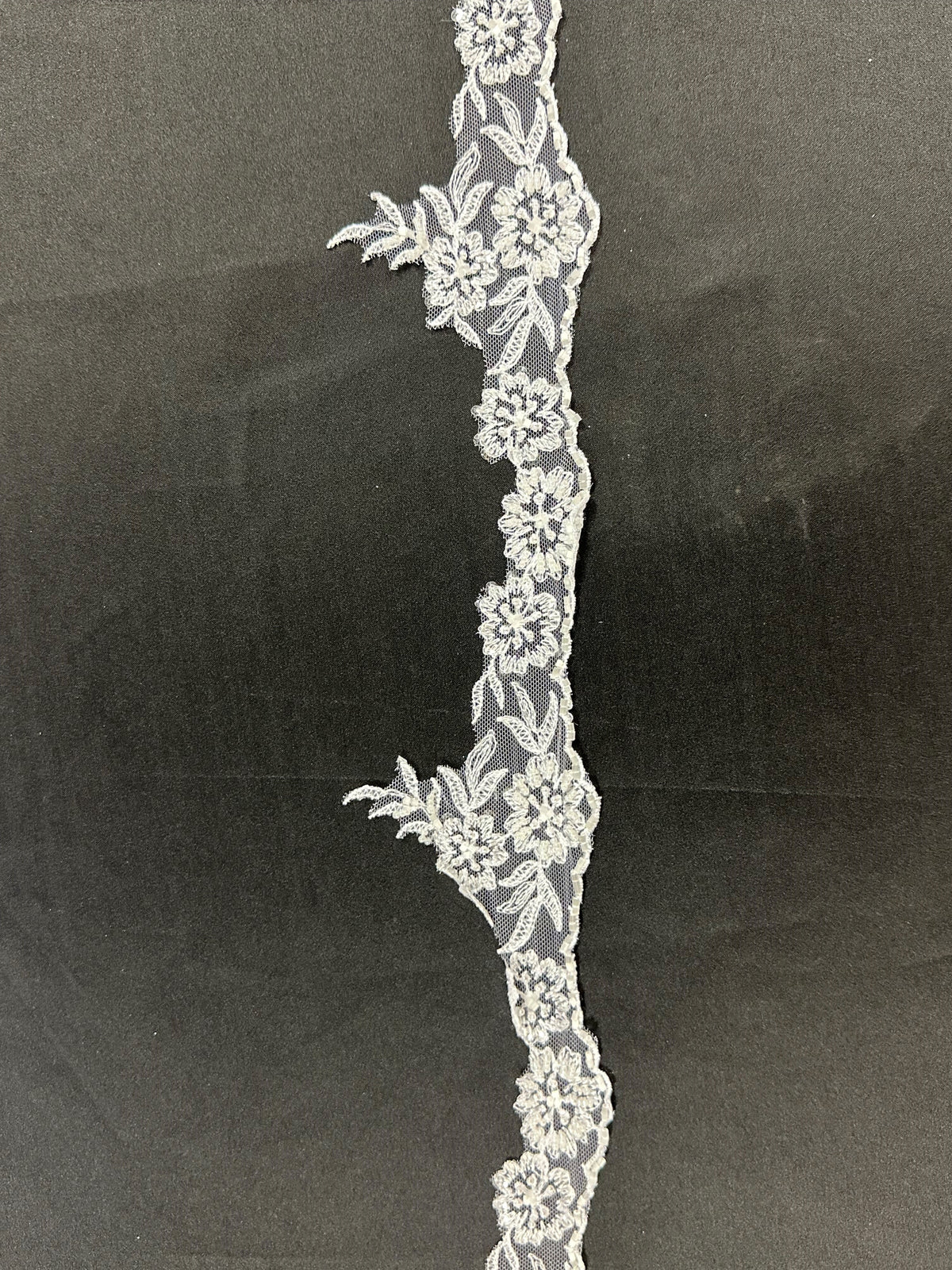 Bordure en dentelle perlée blanche - Rame