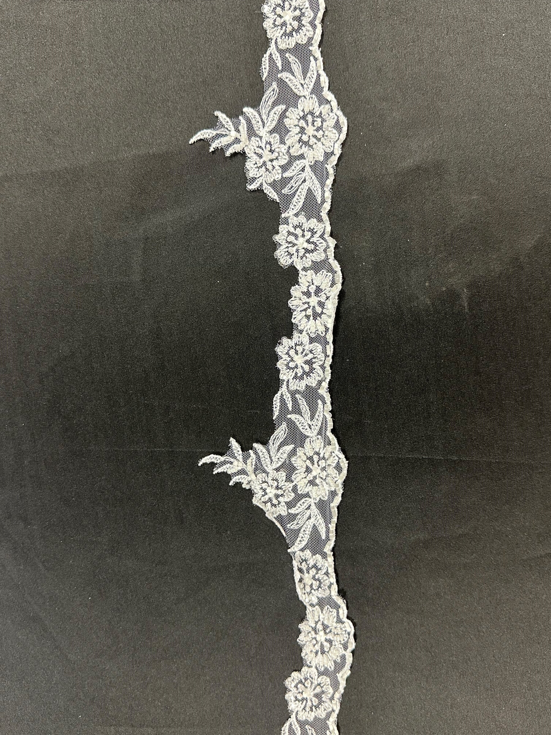 Bordure en dentelle perlée blanche - Rame