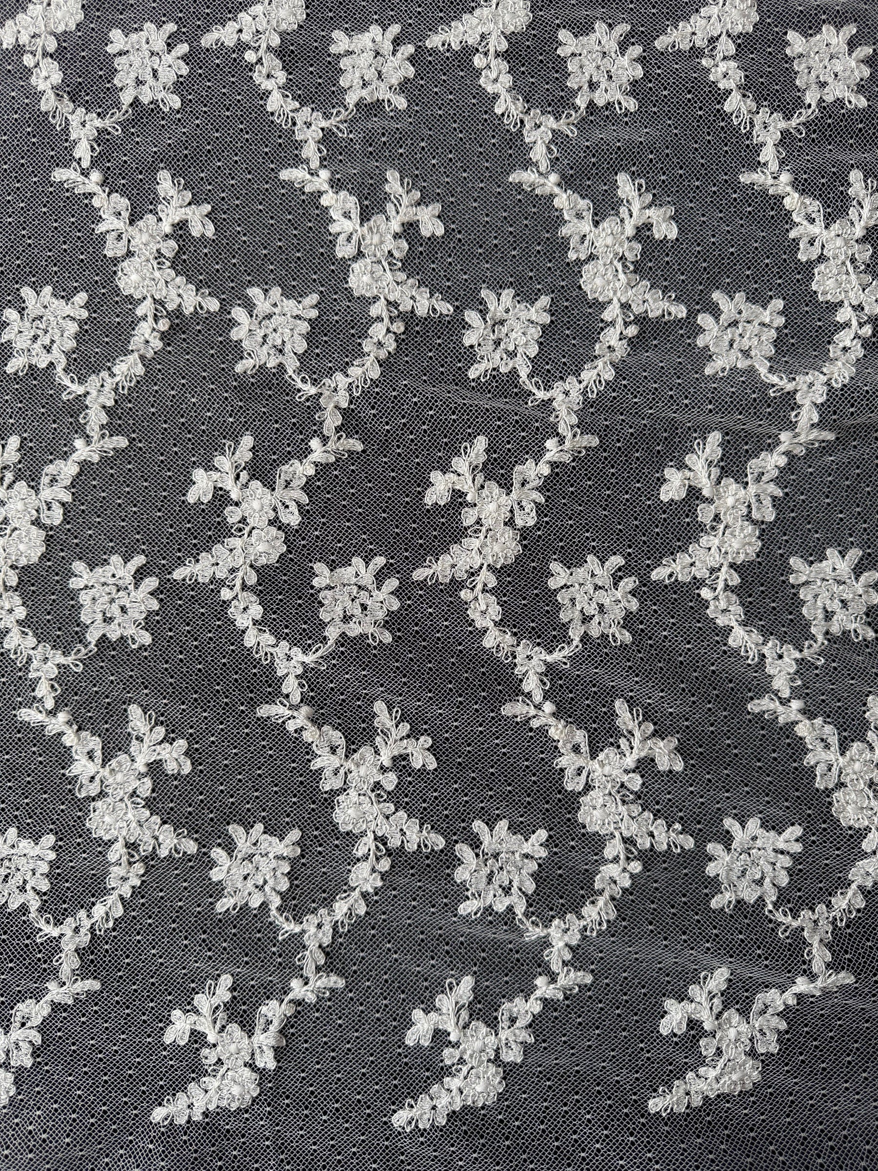 Dentelle française brodée ivoire - Remington