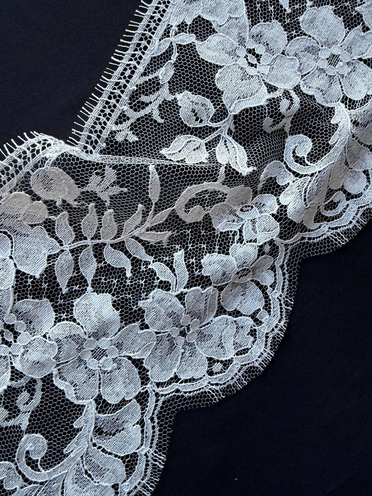 Galon de dentelle de Chantilly ivoire pâle - Rizawana