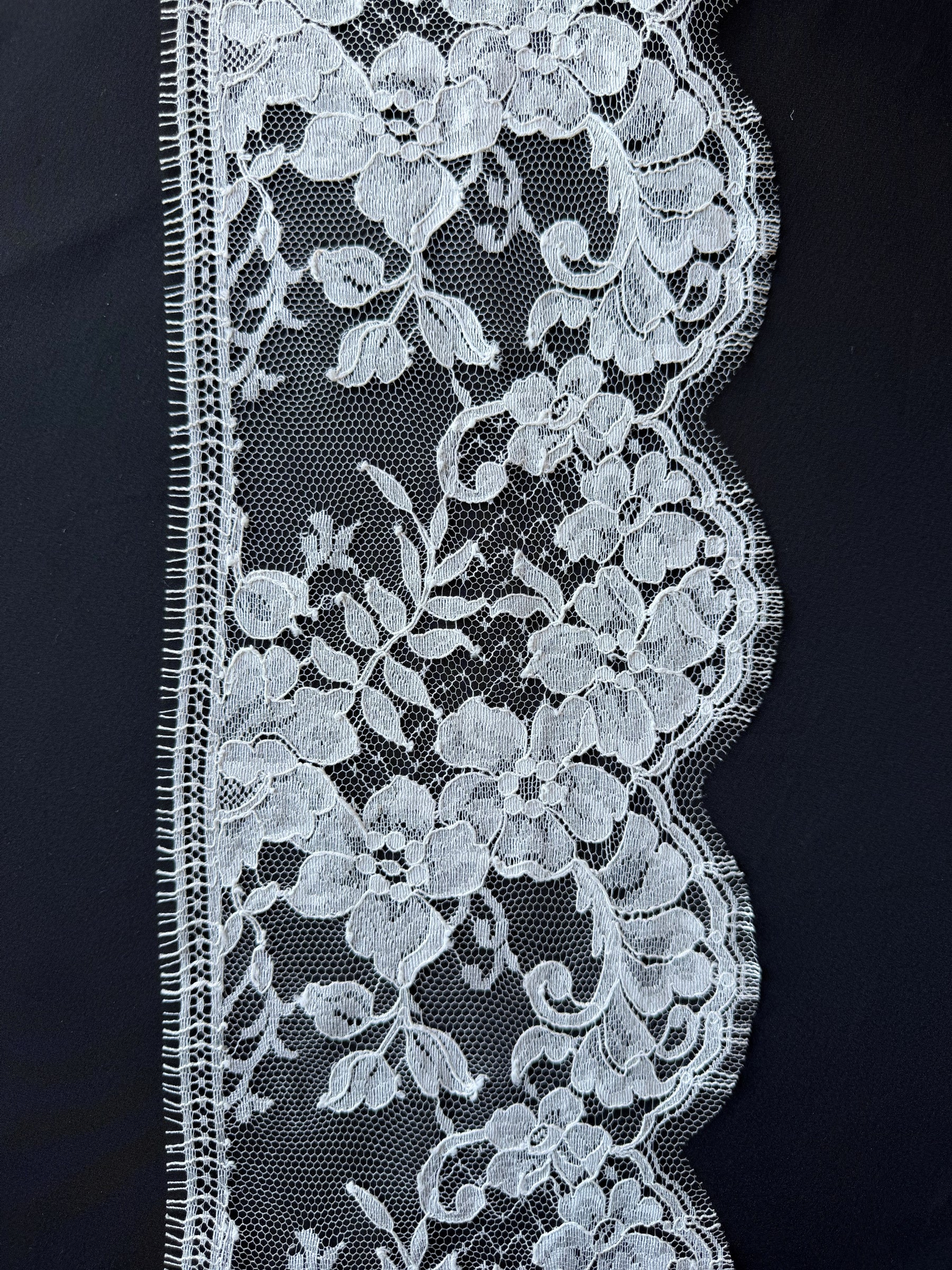 Galon de dentelle de Chantilly ivoire pâle - Rizawana