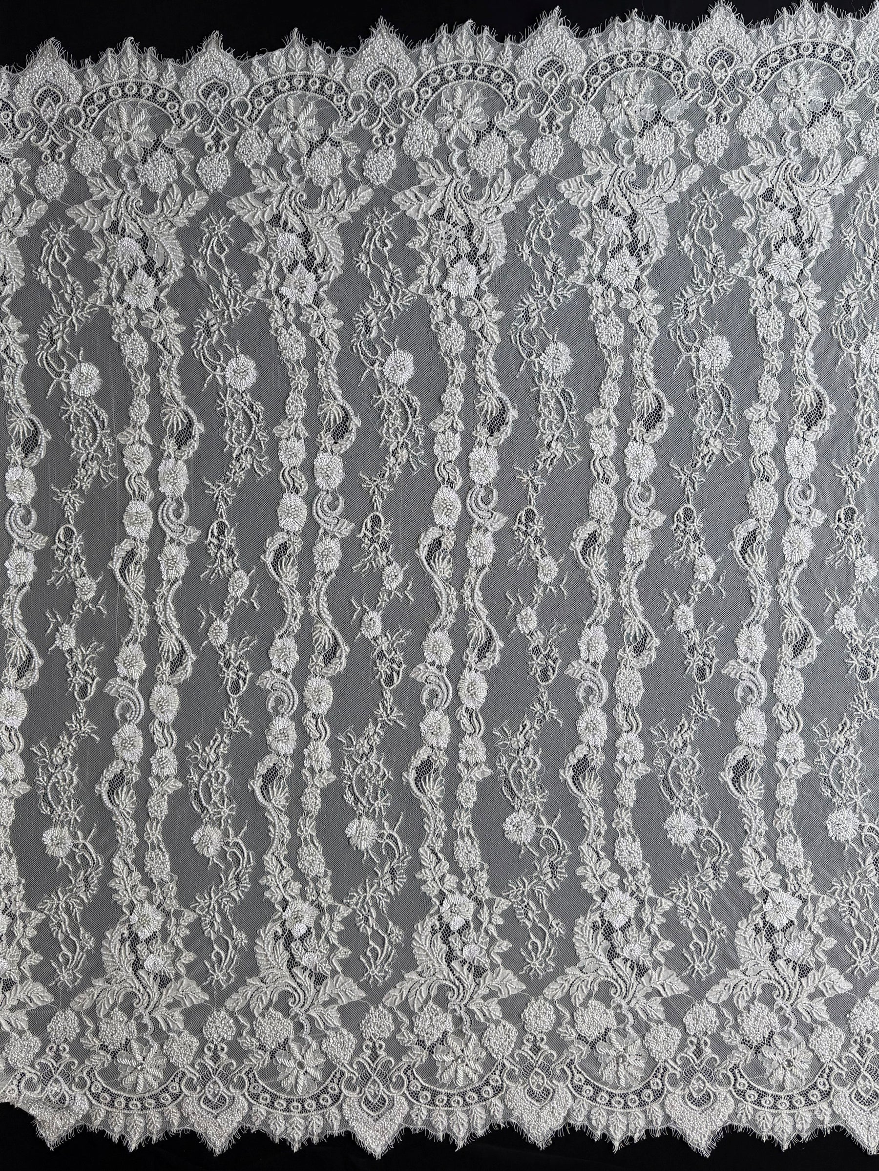 Dentelle Raschel perlée à la main ivoire - Severiano