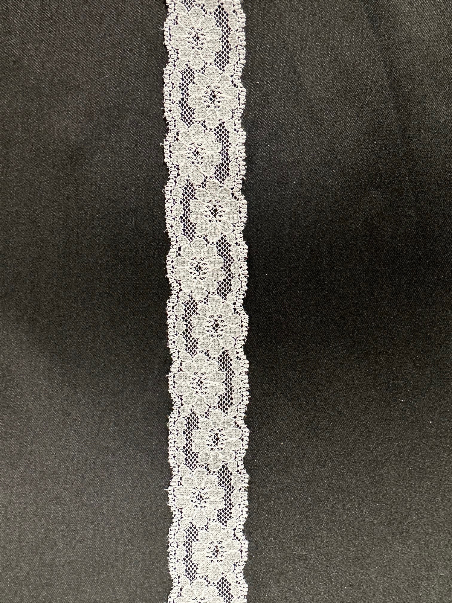 Bordure en dentelle blanche - Salubrious