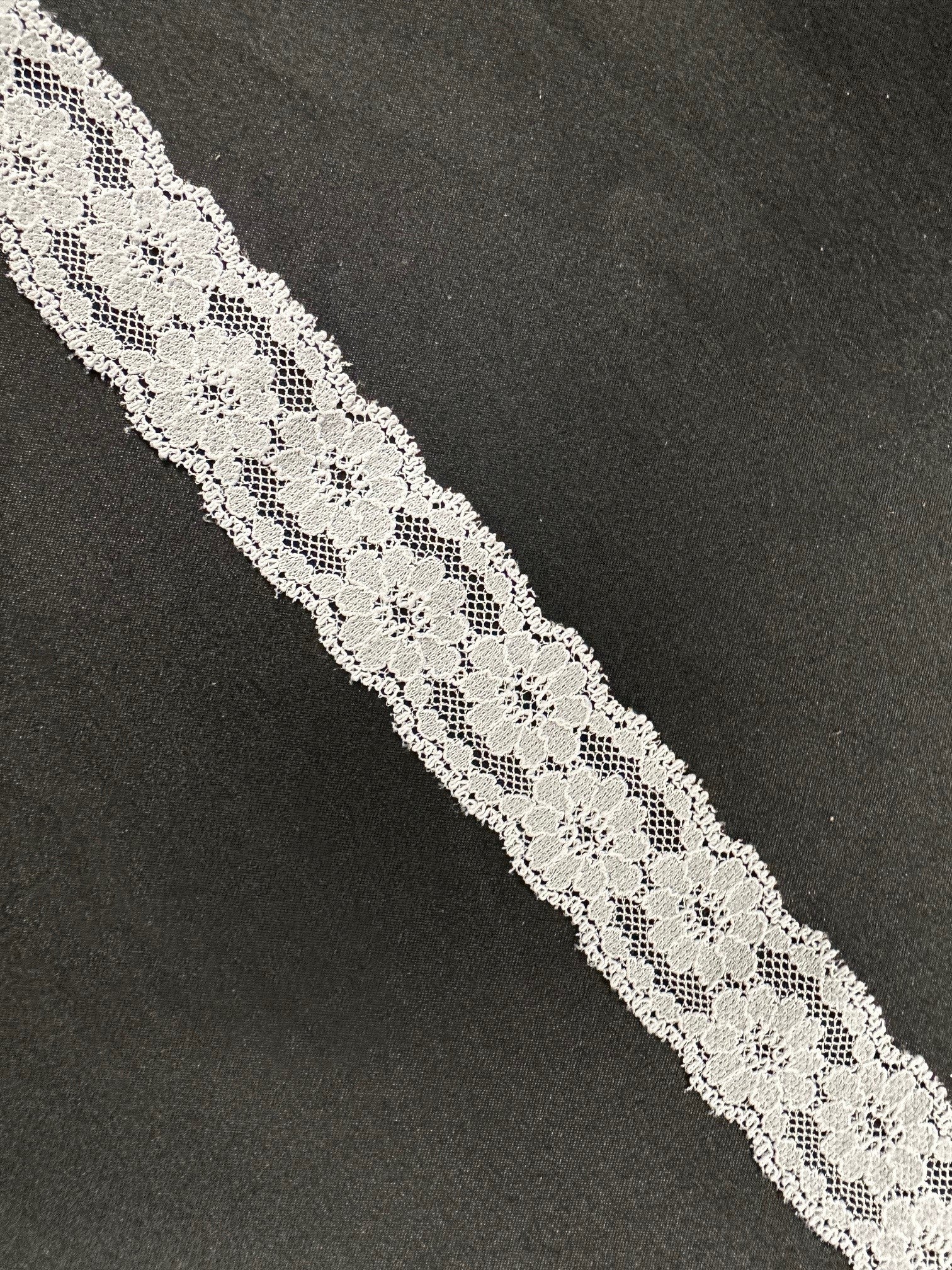 Bordure en dentelle blanche - Salubrious