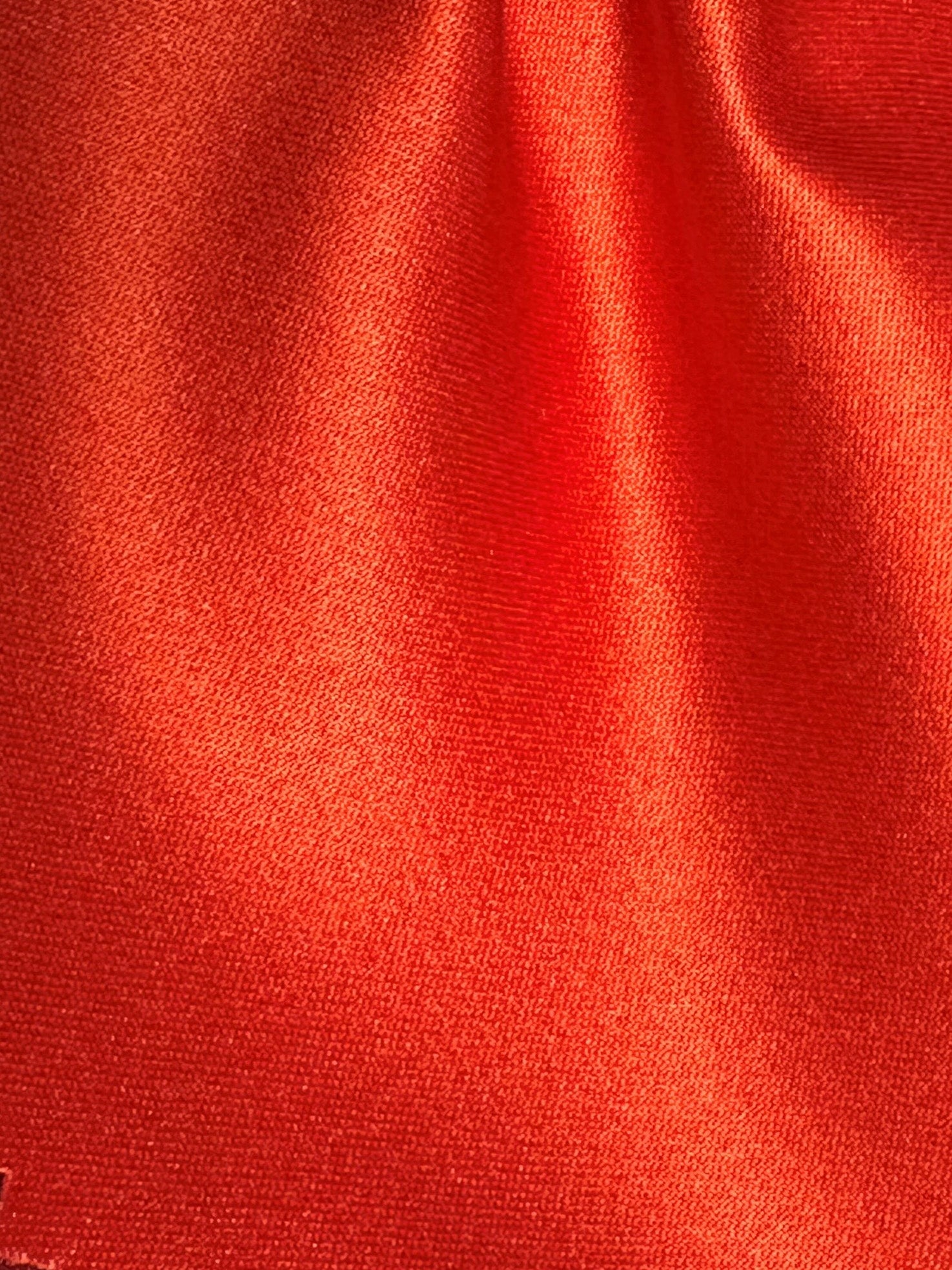 Satin de polyester rouge écarlate - Canada