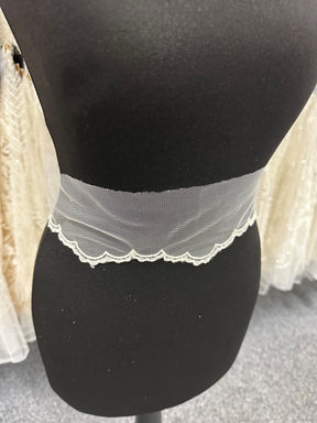 Bordure en dentelle brodée ivoire - T202