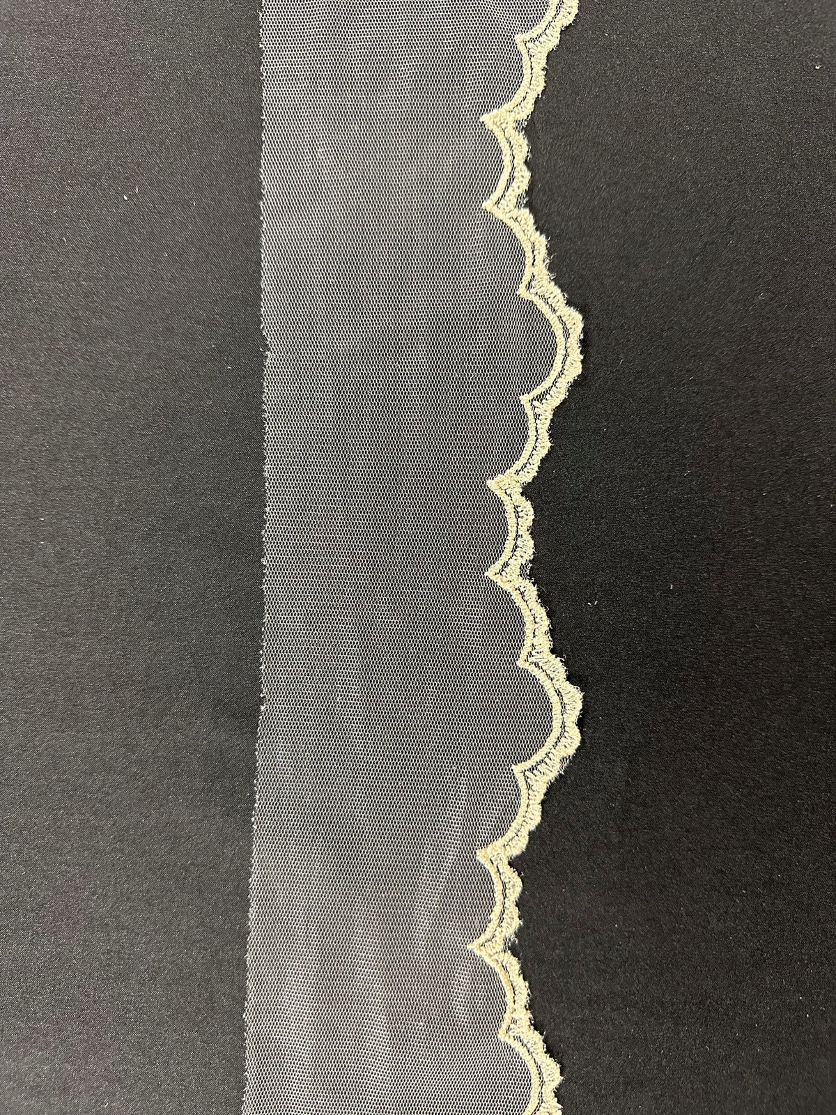 Ivoire avec bordure en dentelle brodée champagne clair - T202