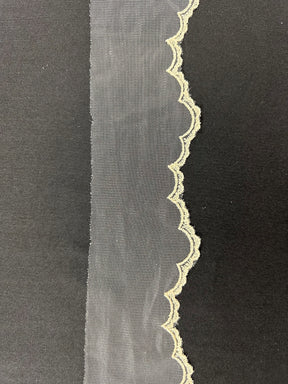 Ivoire avec bordure en dentelle brodée champagne clair - T202