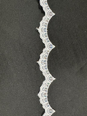 Bordure en dentelle brodée blanche - T232