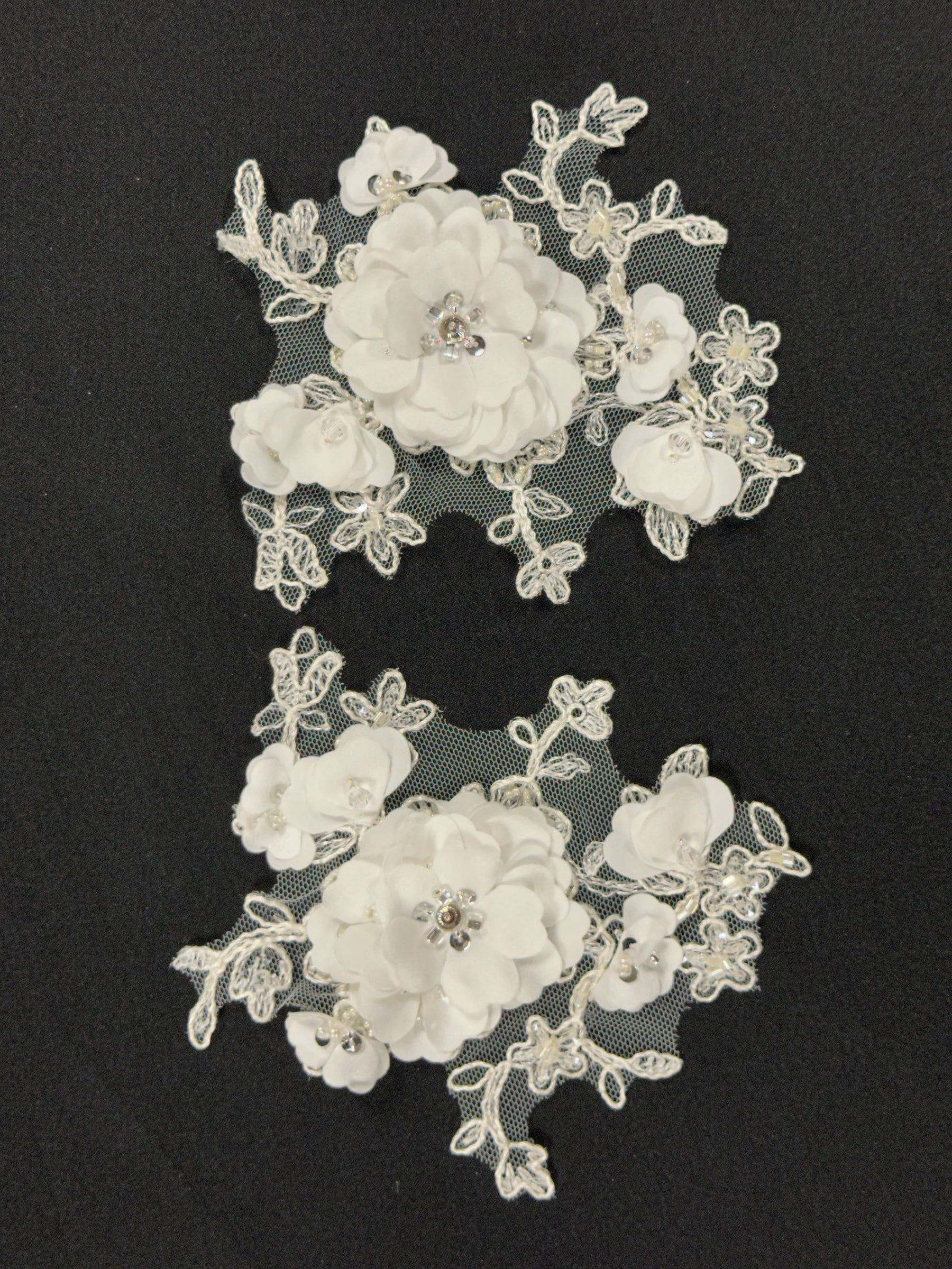 Appliques en dentelle 3D perlée ivoire - T286