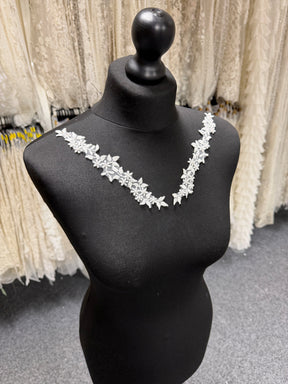 Appliques en dentelle perlée ivoire - T28