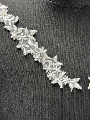 Appliques en dentelle perlée ivoire - T28