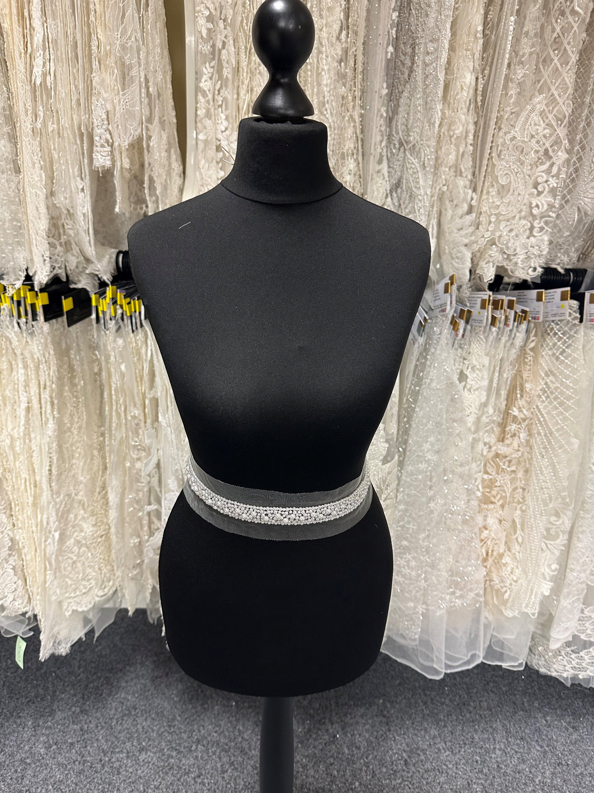 Garniture de robe en perles blanches - T30 