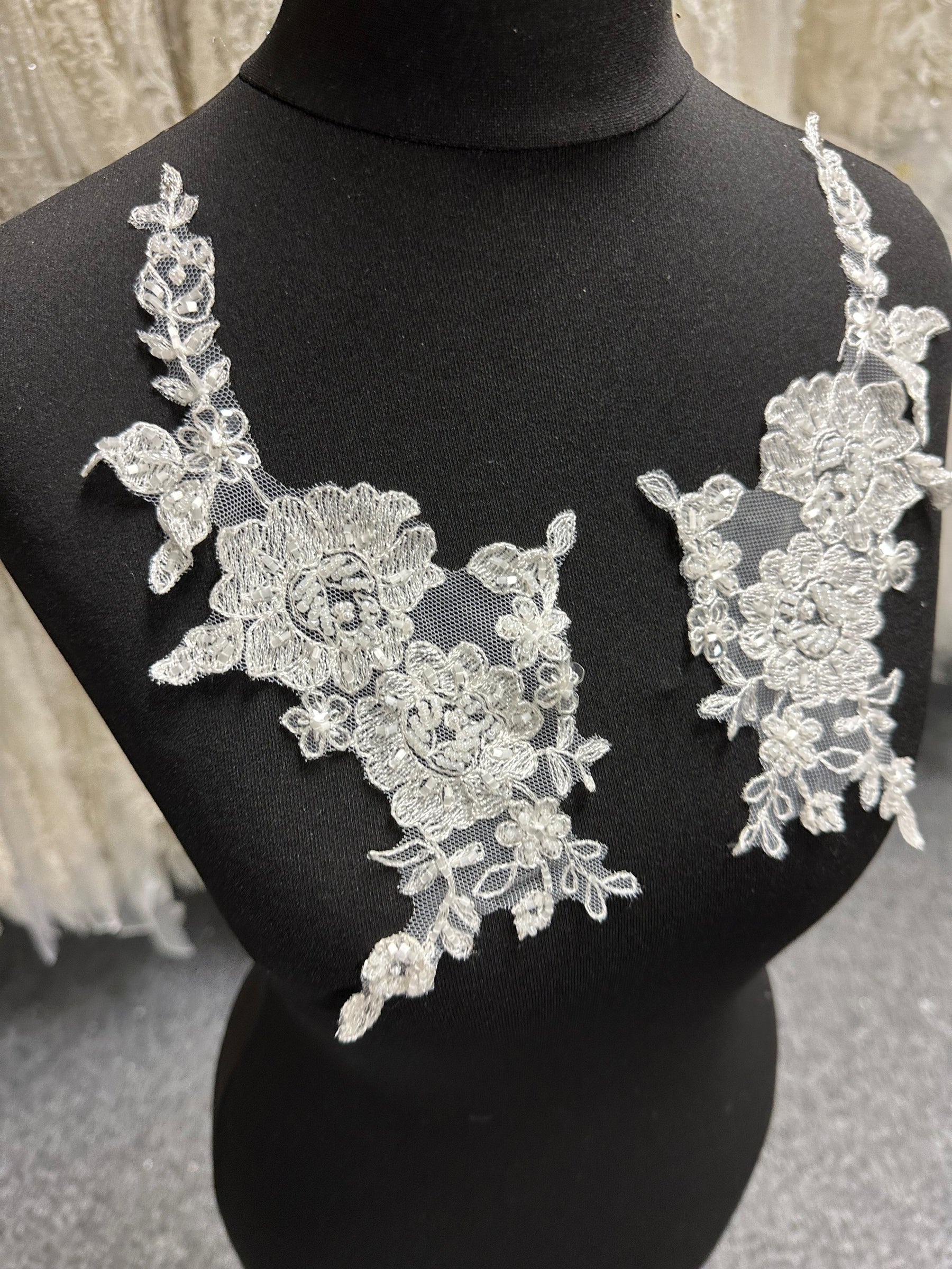 Appliques de dentelle florale ivoire - T43