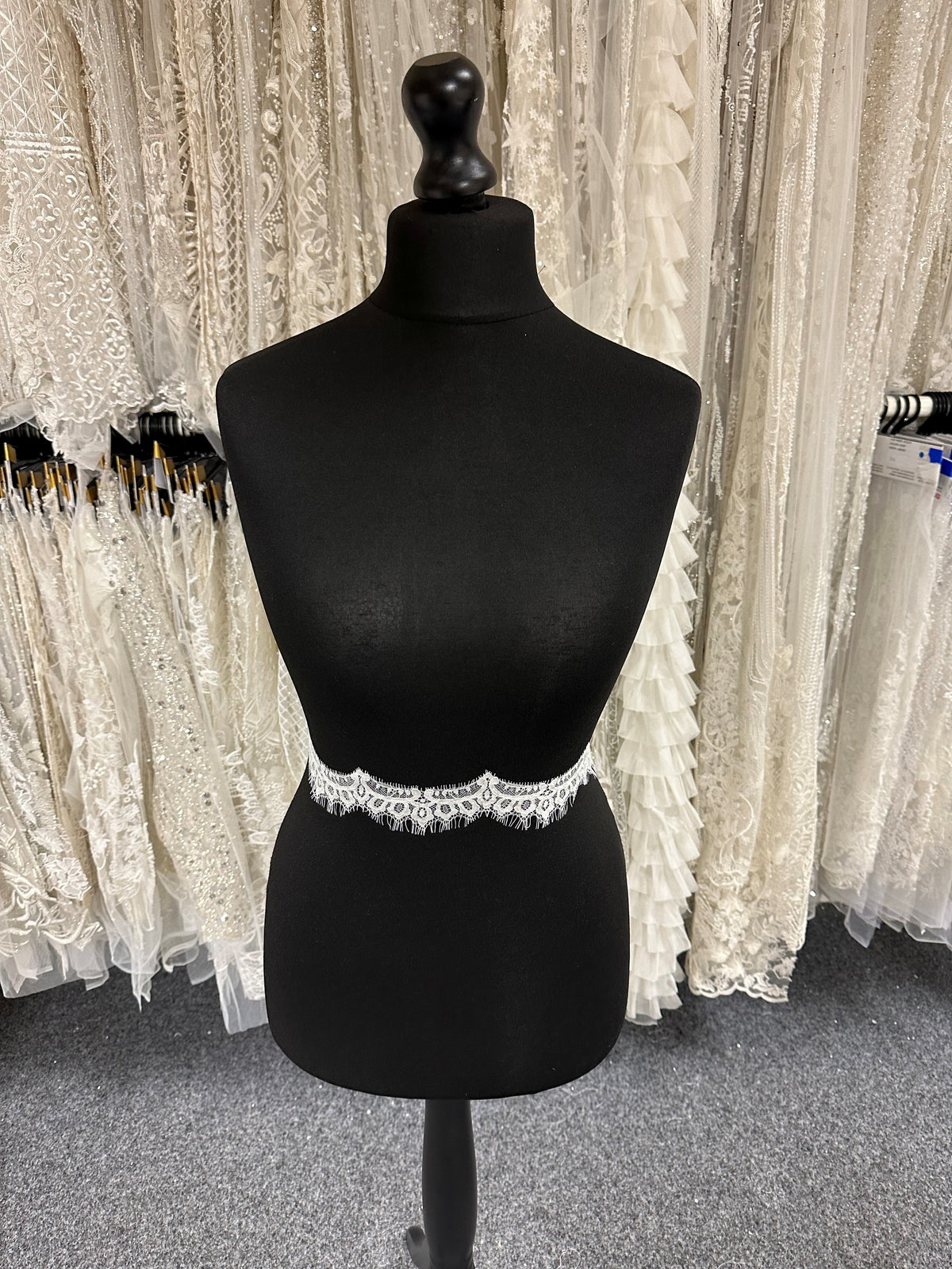 Ivory Sequin Lace Trim - T573