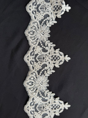 Bordure en dentelle brodée ivoire – T668