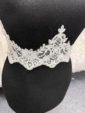 Bordure en dentelle brodée ivoire – T668