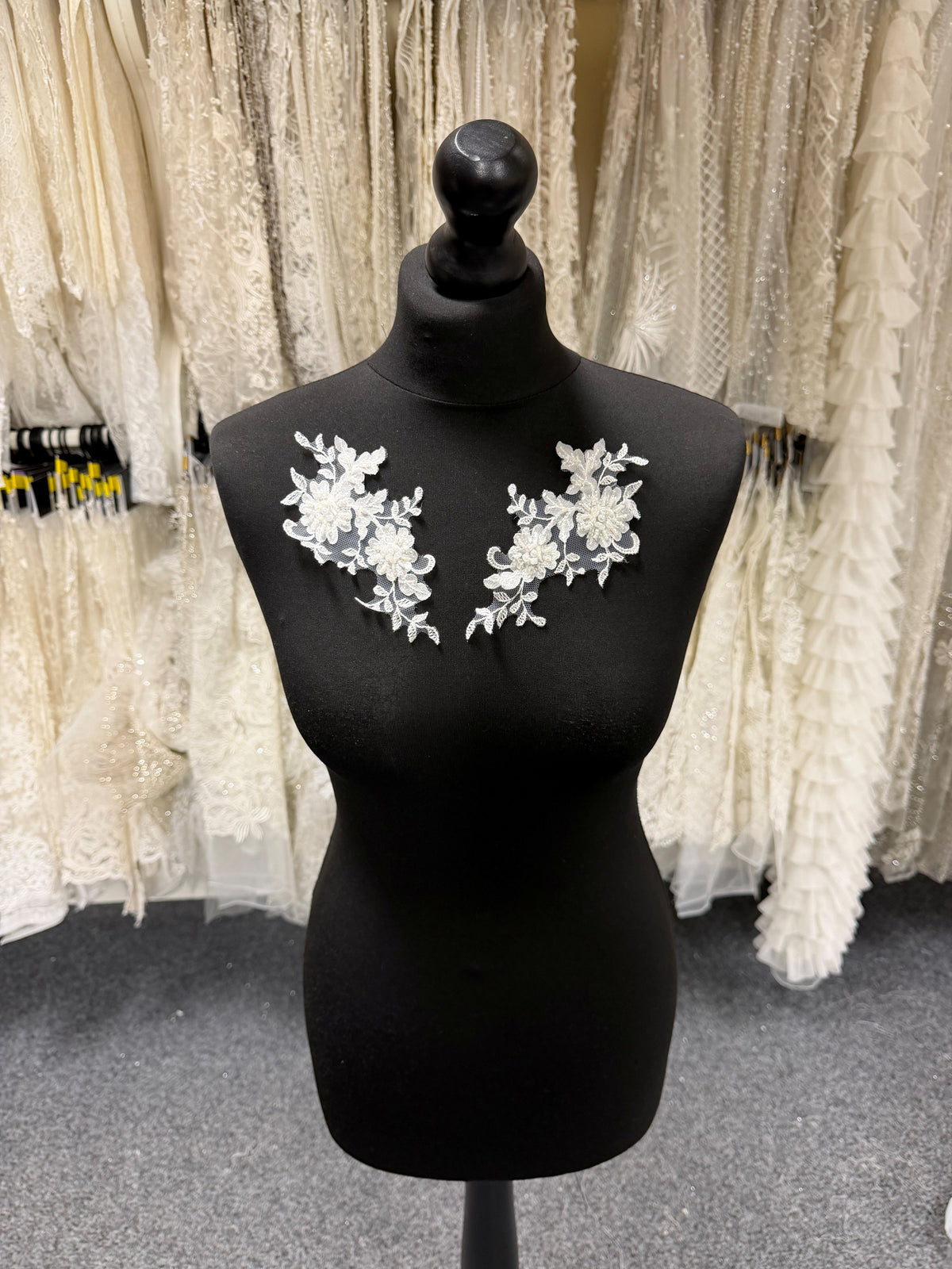 Ivory Beaded Lace Appliques - T942