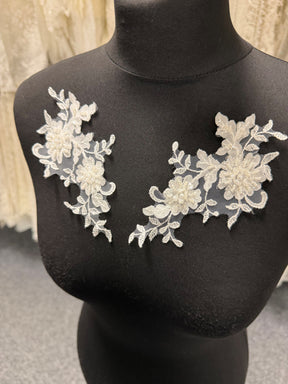 Appliques en dentelle perlée ivoire - T942