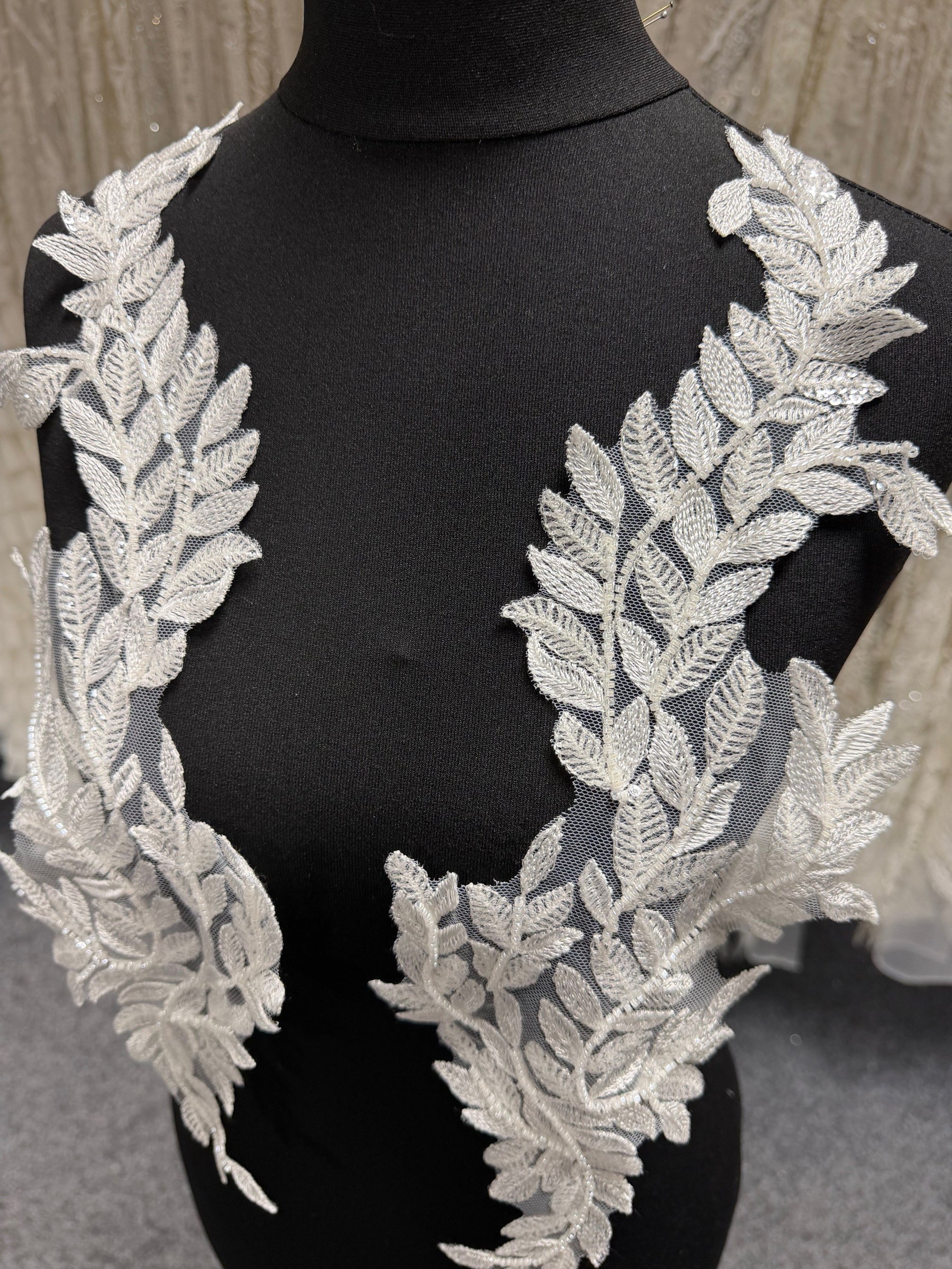 Applications de dentelle perlée ivoire - T944