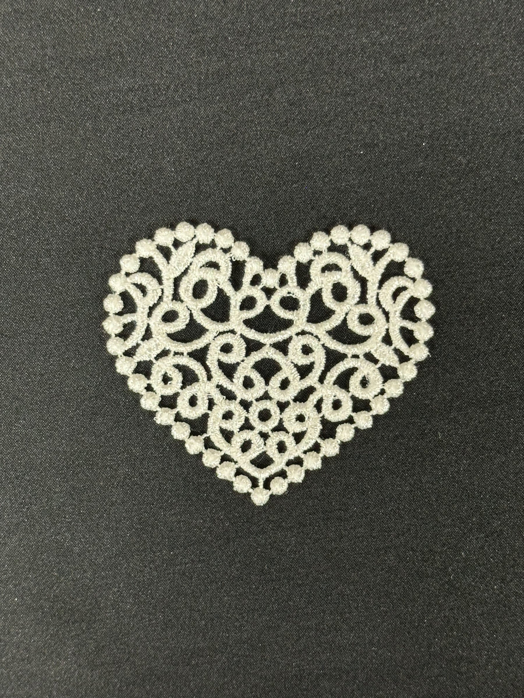 Applique cœur brodée ivoire - T950