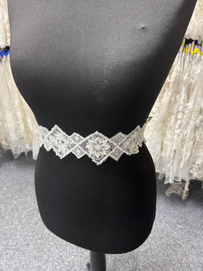 Bordure en dentelle perlée ivoire - Traction