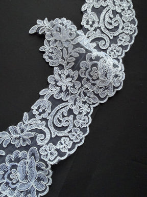 Bordure en dentelle blanche cordée - T226U