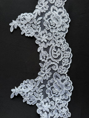 Bordure en dentelle blanche cordée - T226U