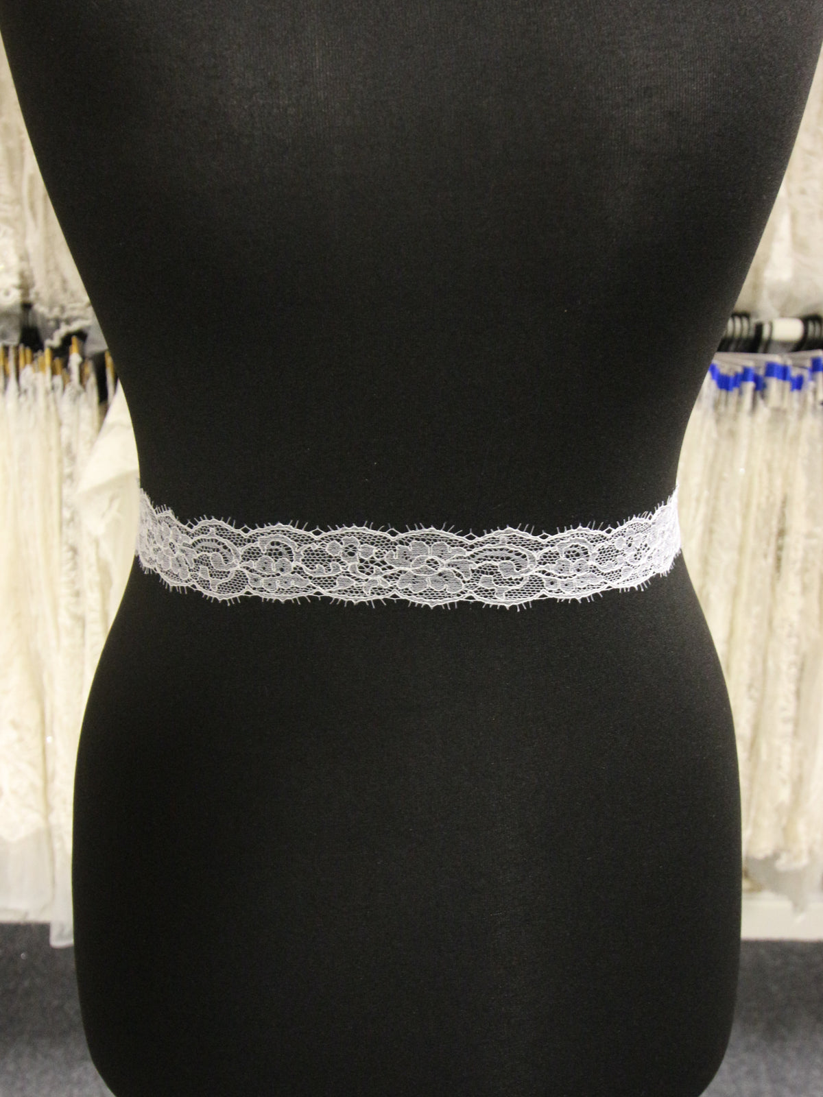 Bordure en dentelle blanche chantilly - Imogen