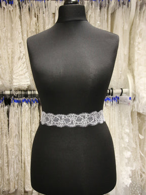 Bordure en dentelle blanche chantilly - Yvette