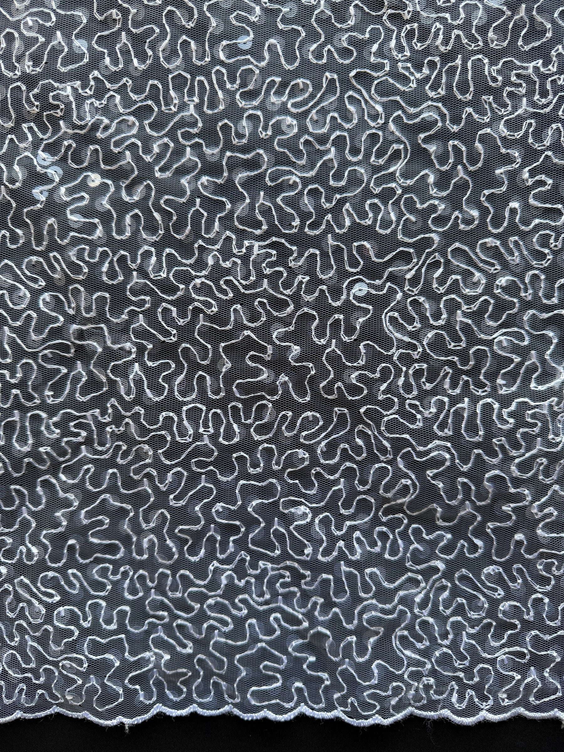 Tulle blanc brodé de sequins – EB3001