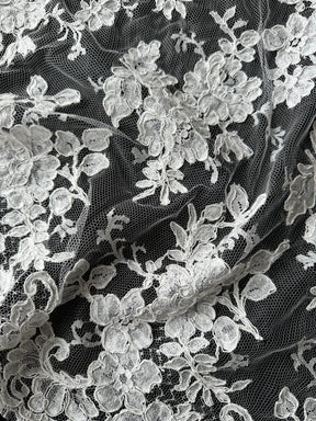 Dentelle Chantilly ivoire à cordon – Zetina