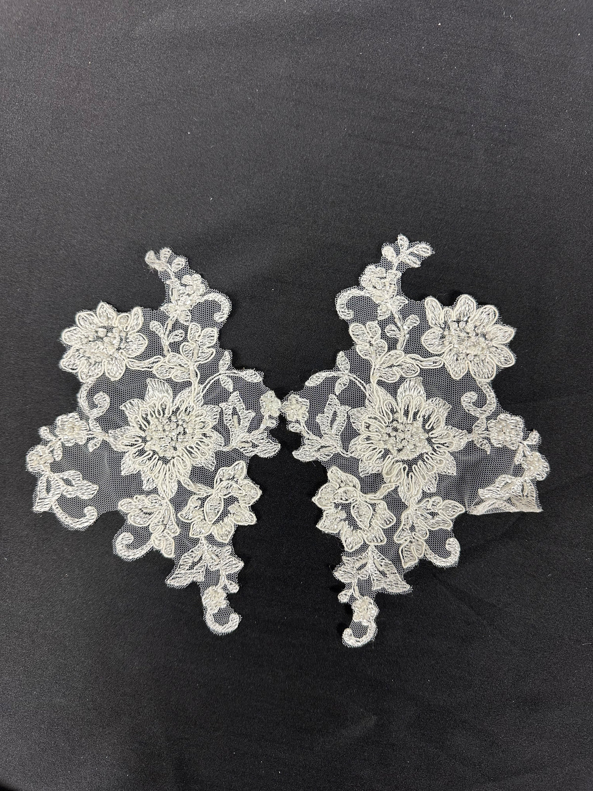 Appliques en dentelle ivoire perlée et cordée - Ziggourat