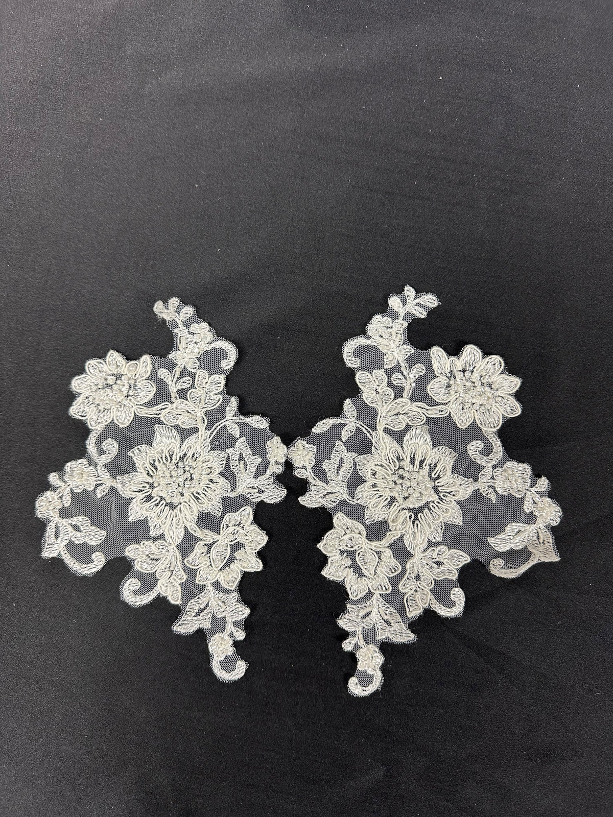 Appliques en dentelle ivoire perlée et cordée - Ziggurat (appliques CF Zara)