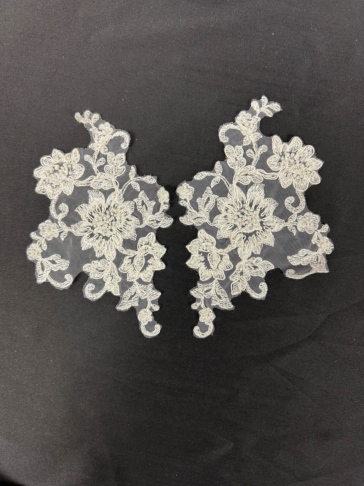 Appliques en dentelle ivoire perlée et cordée - Ziggurat (appliques CF Zara)