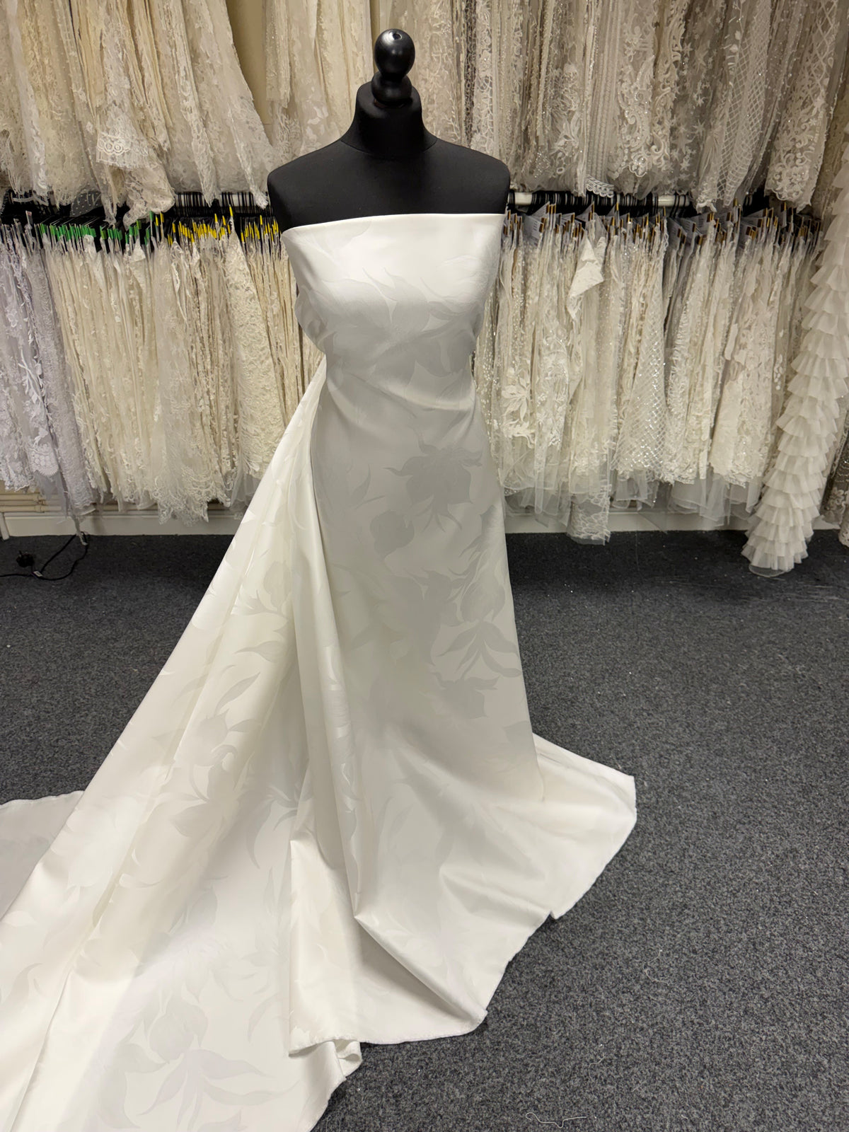 Brocade de soie italienne mélangée ivoire - Digne d'intérêt