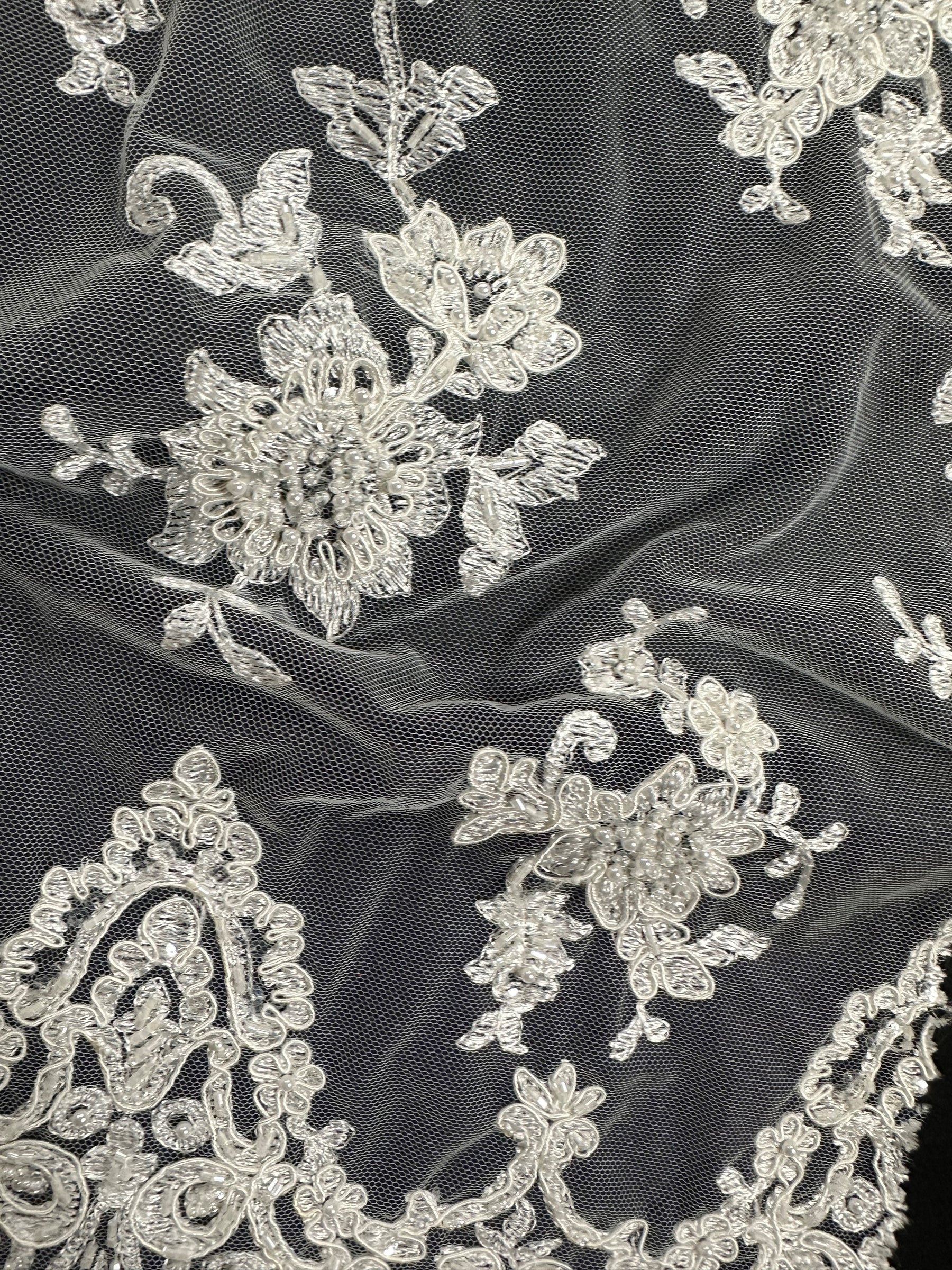 Dentelle ivoire perlée et cordée - Ziggurat (Dentelle CF Zara) 