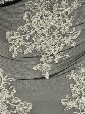 Broderie cordée ivoire sur dentelle noire - Salty (CF Sarina)