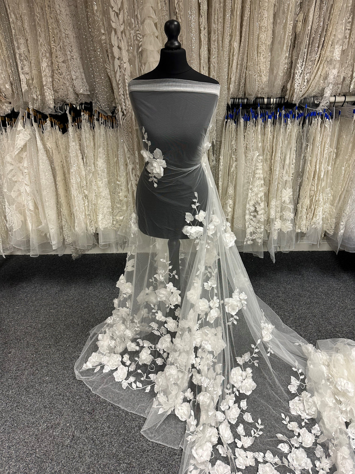 Dentelle florale 3D ivoire - Helzel