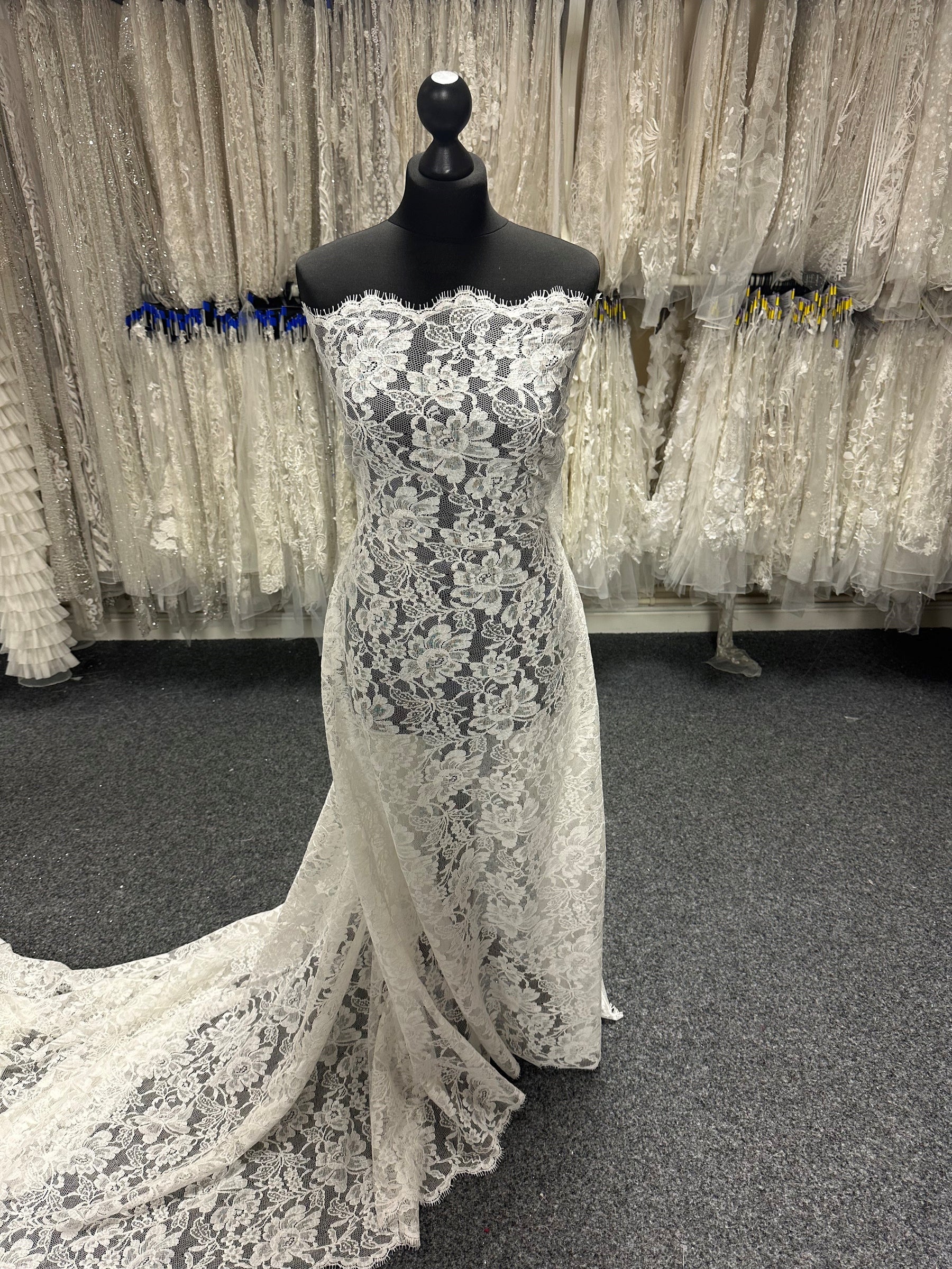 Bordure en dentelle Chantilly ivoire à cordon - Grusso