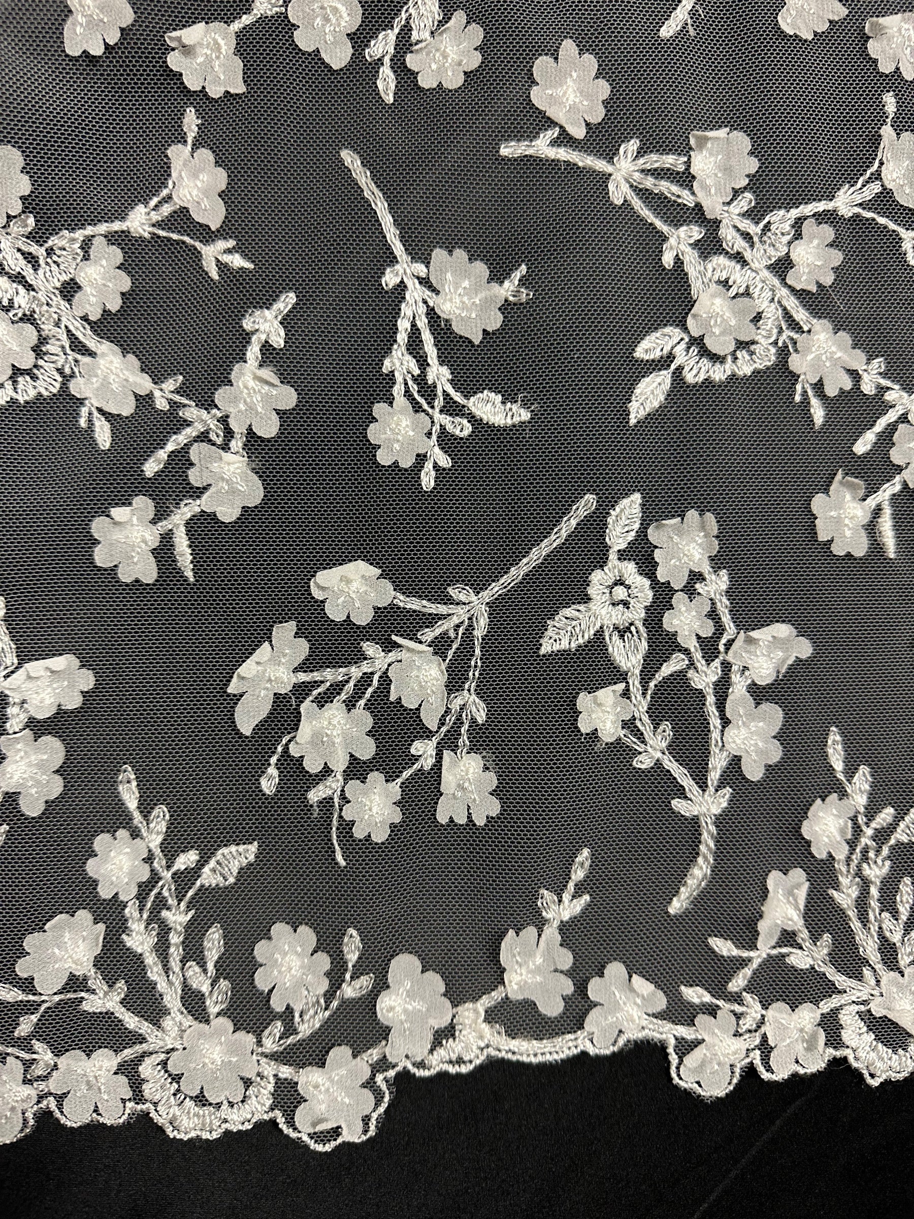 Dentelle brodée au laser ivoire - Hypnose (CF Helena)