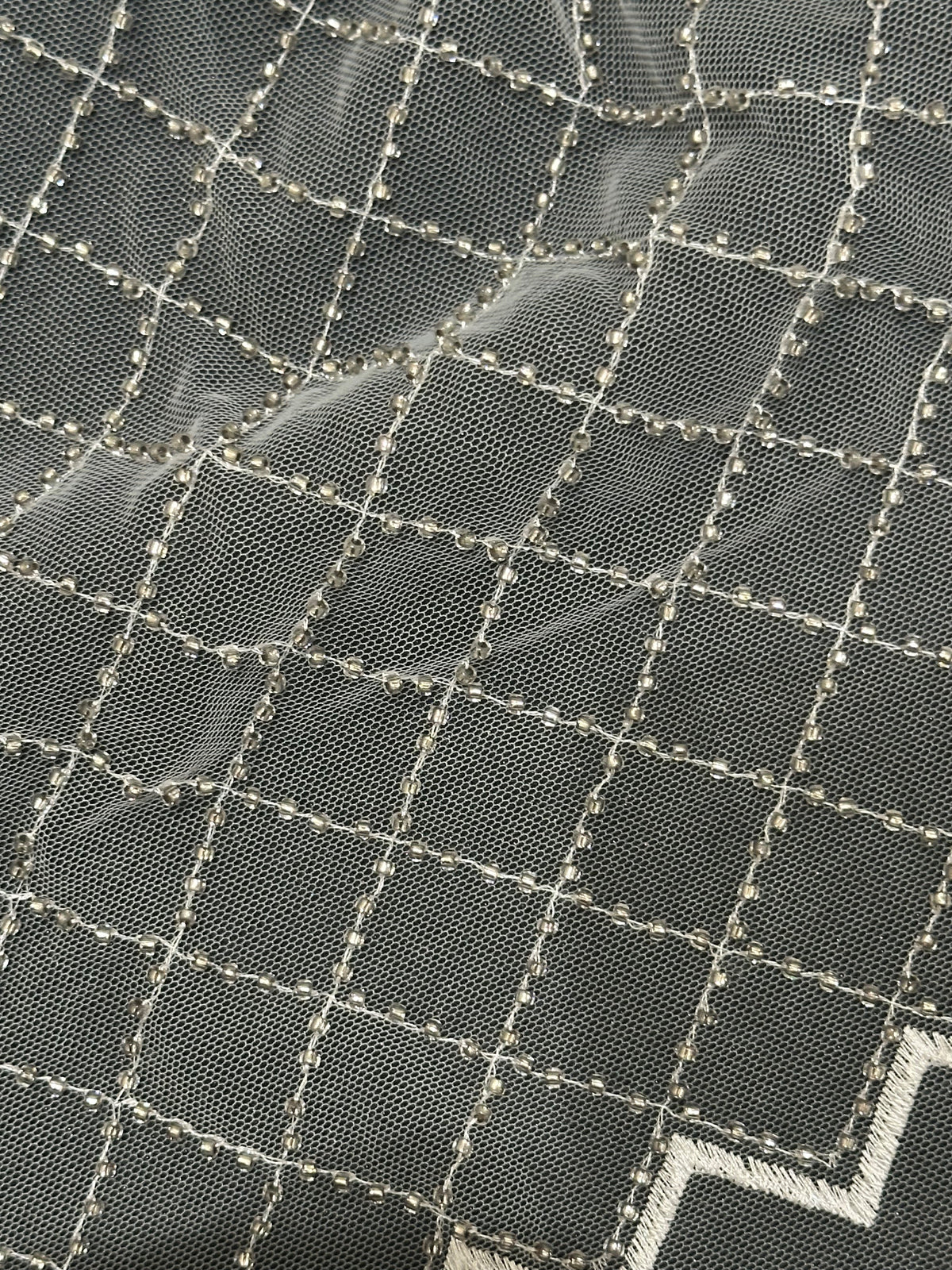 Dentelle à treillis perlée ivoire - Apaisement (CF Penelope)