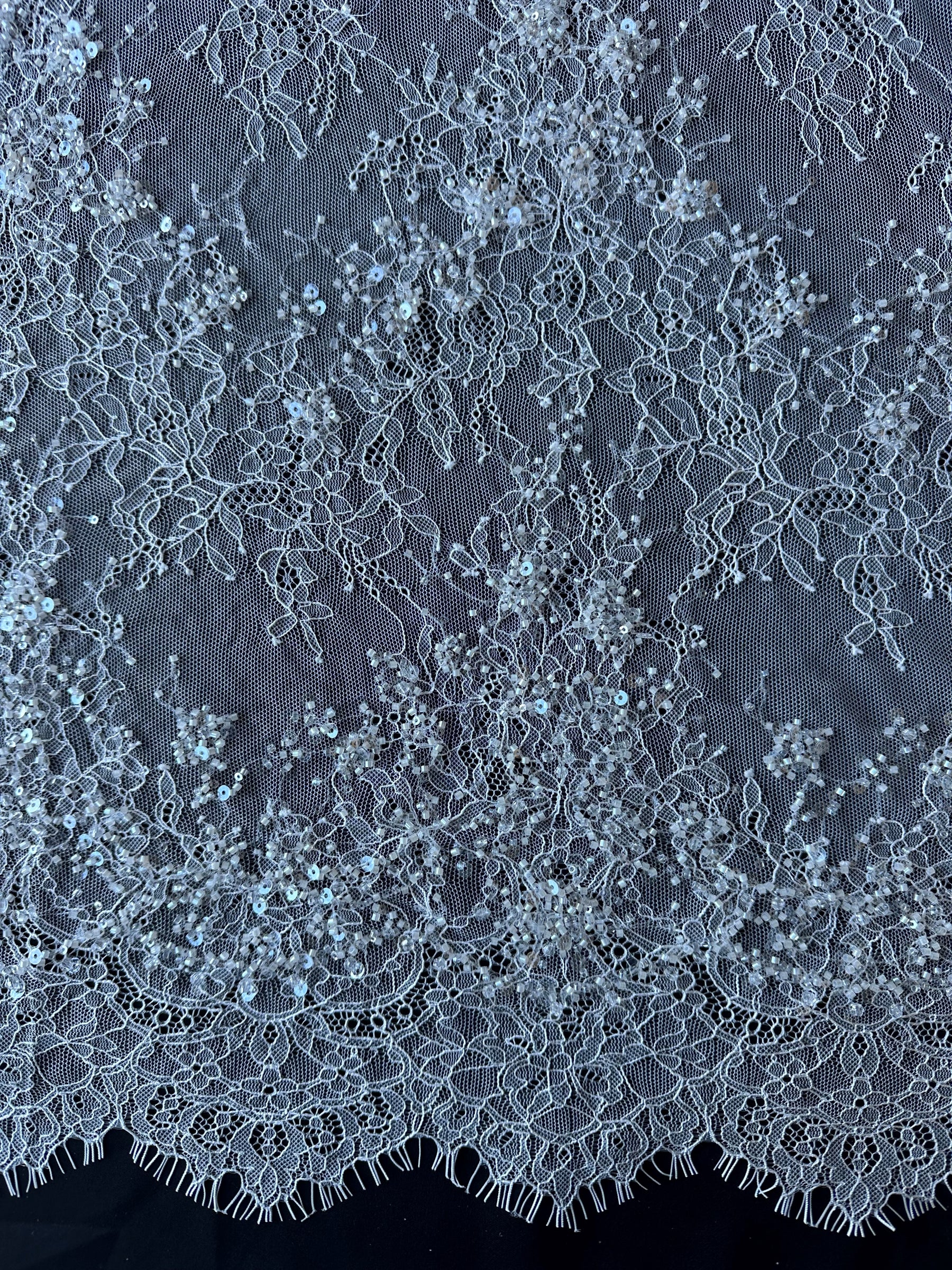 Dentelle ivoire à cordons et paillettes - Fronnie 