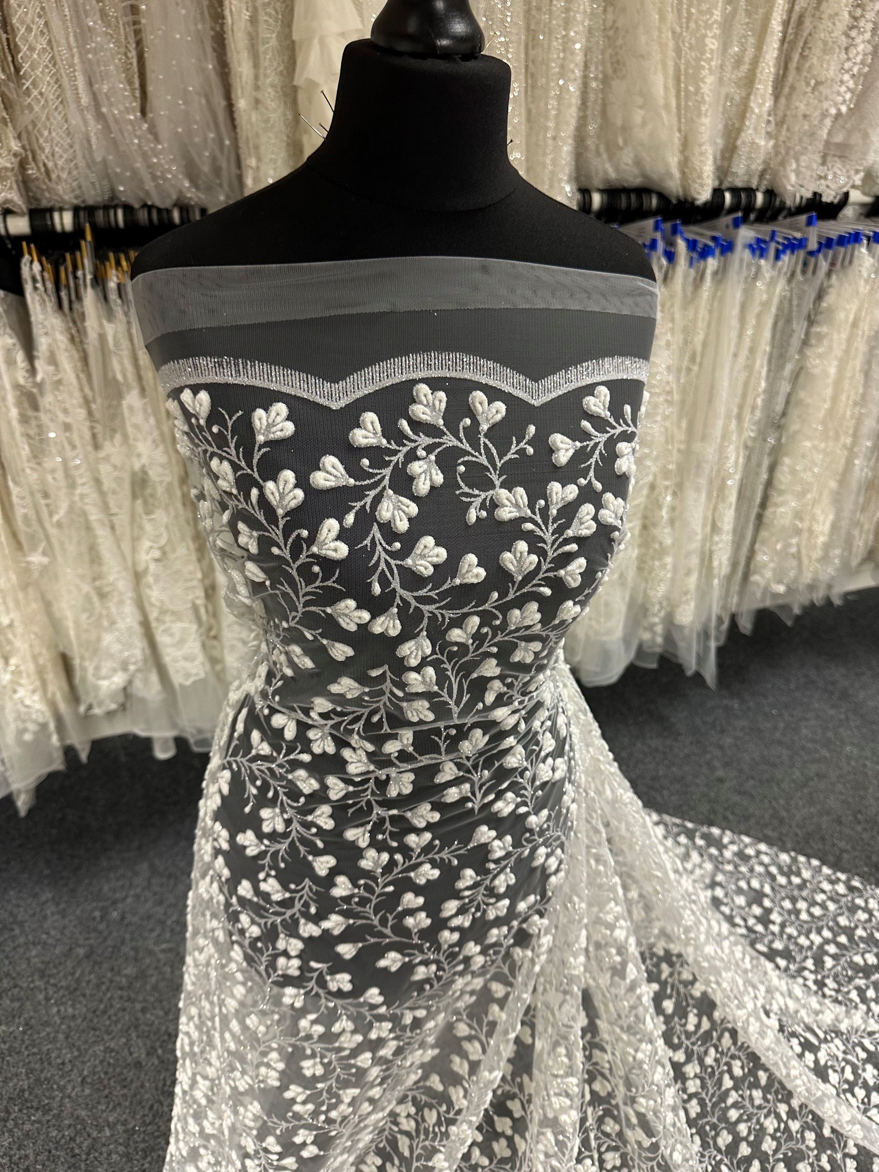 Dentelle bouffante à paillettes ivoire - Kira