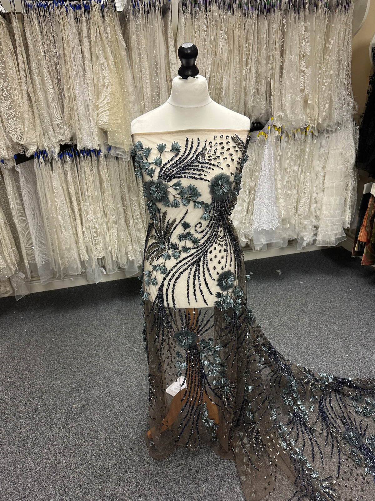 Dentelle bleu marine perlée - Edie