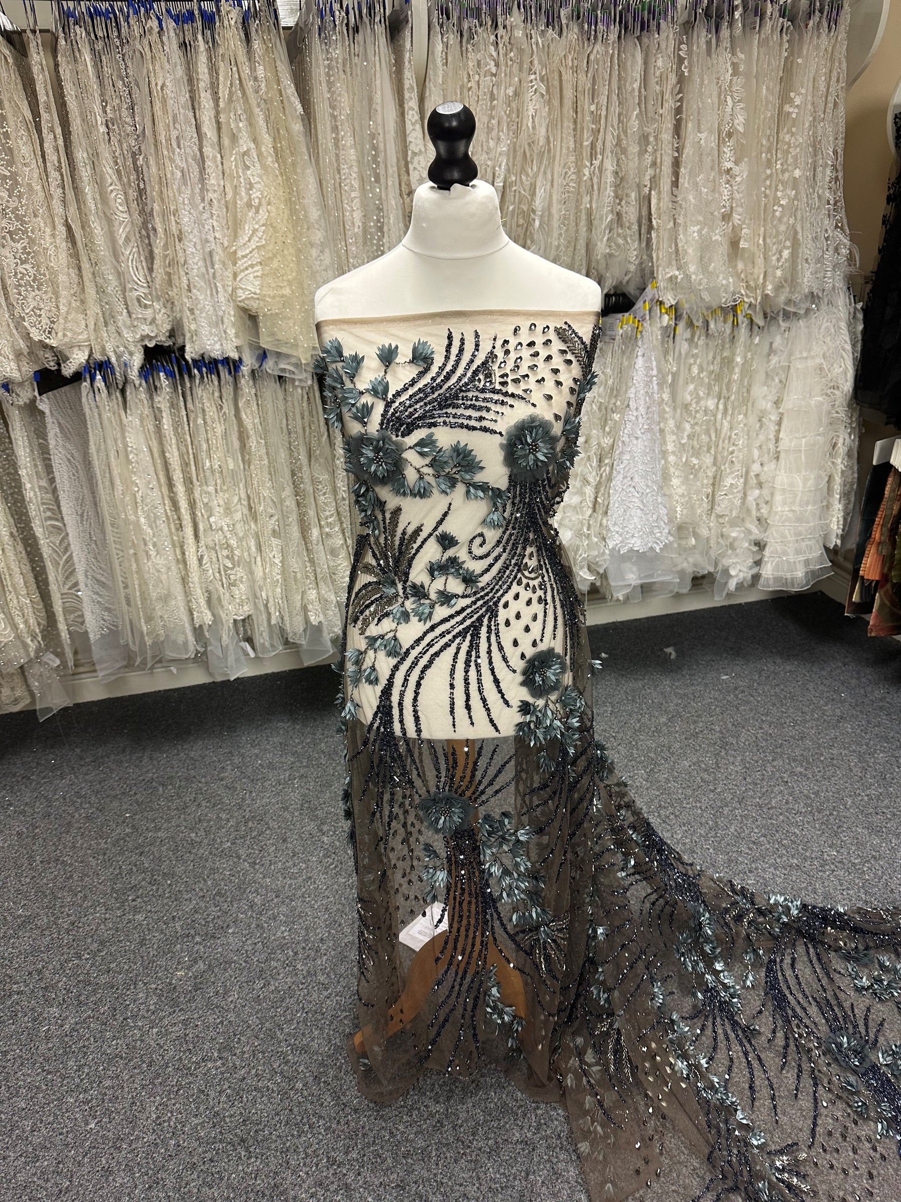 Dentelle bleu marine perlée - Edie