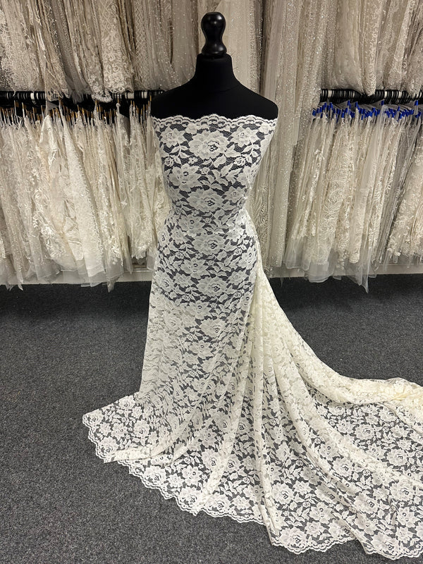 Dentelle Raschel ivoire - Ferdinande (LA1013)