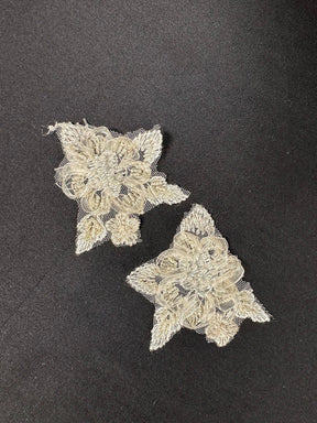 Appliques en dentelle de perles et rubans ivoire - Contexte