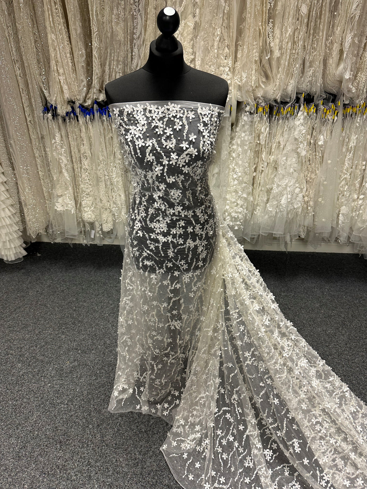 Dentelle laser perlée ivoire - Médaillon (CF Larisa)