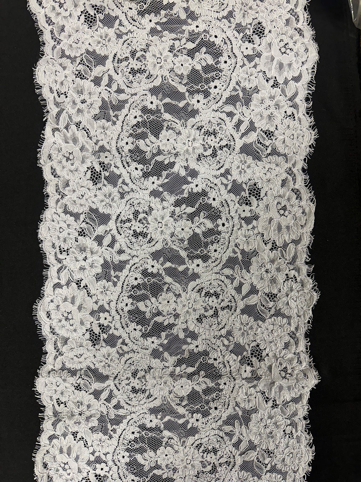 Bordure de dentelle blanche cordée - Eloise